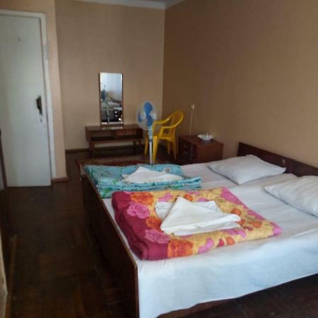 Hotel Сhernomorets Гудаута Экстерьер фото