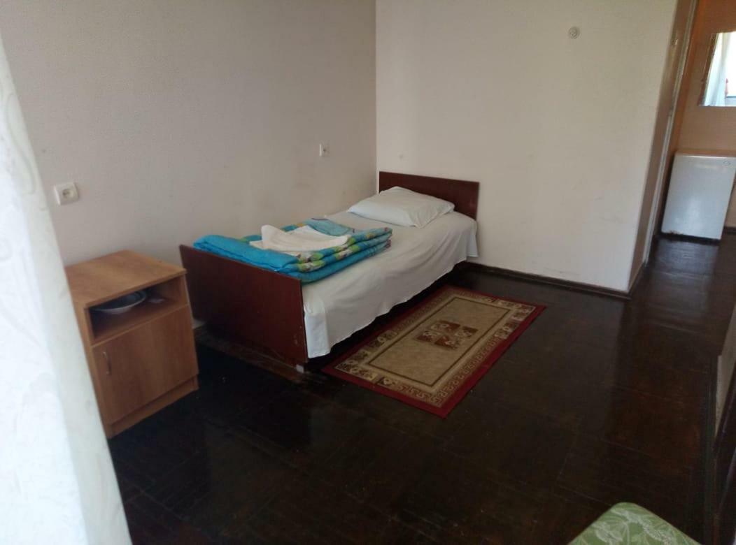 Hotel Сhernomorets Гудаута Экстерьер фото